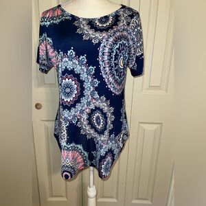 Lightweight short sleeve tunic top. Size S